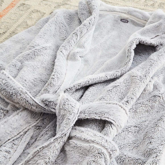 Aerie Fuzzy Sherpa Robe - Picture 2 of 8
